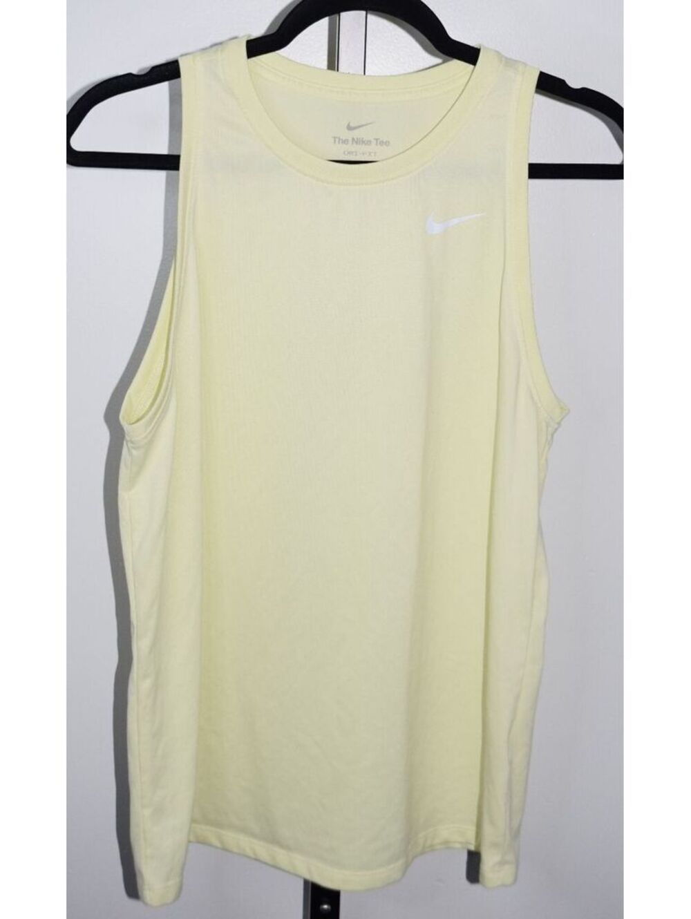 Nike Dri-FIT Sleeveless Athletic Tank Top in Light Yellow, Size M